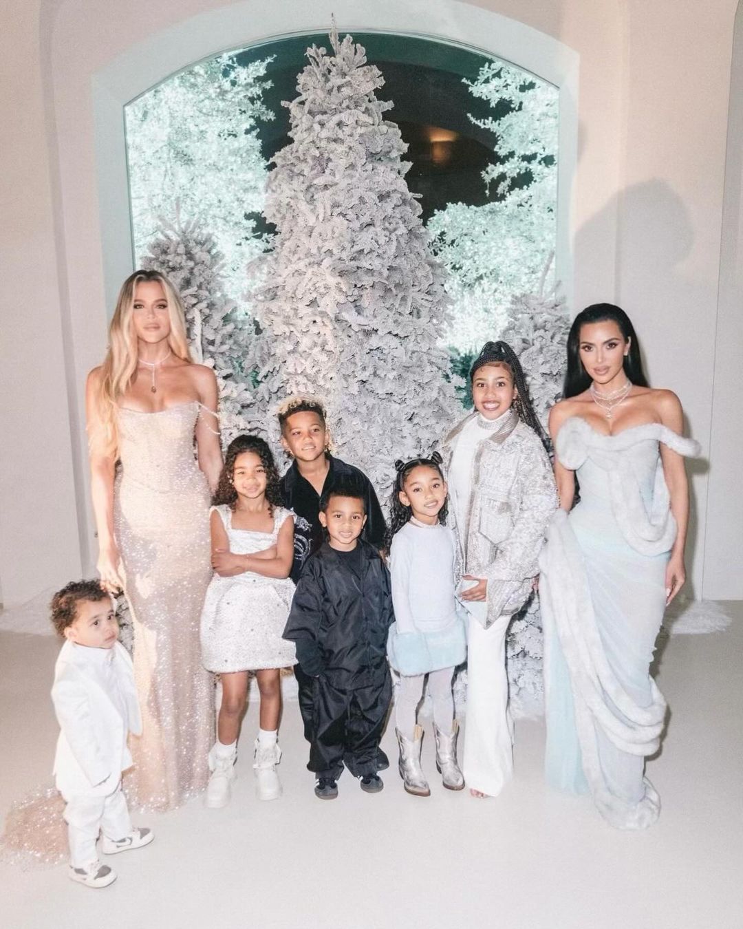 Khloe, Kim Kardashian and children