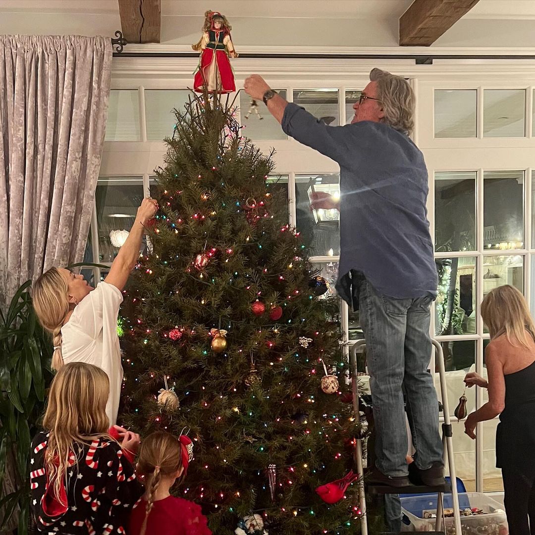  Kurt, placing ornaments atop the Christmas tree