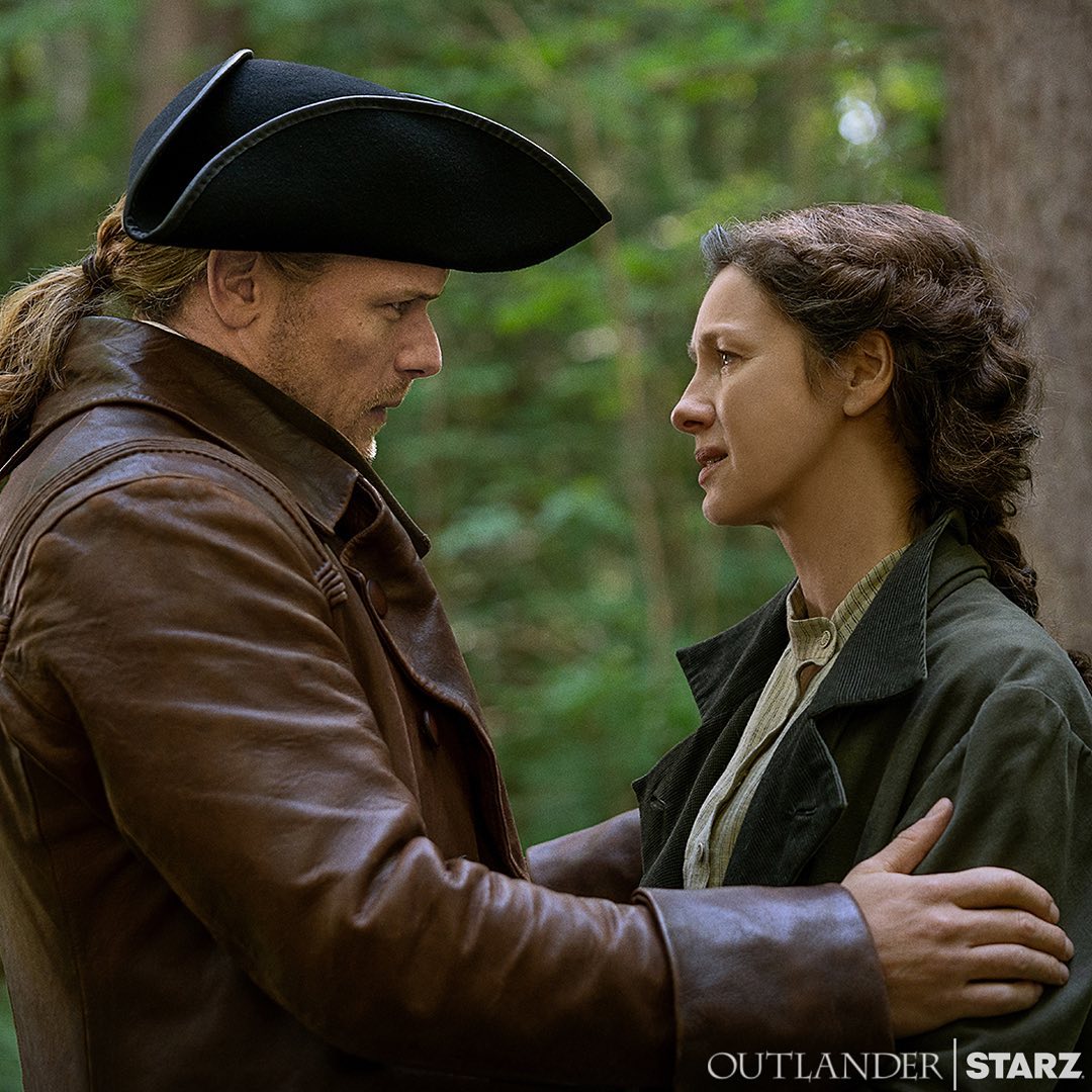 Balfe acting as Clair Fraser with her co-star Sam Heughan as Jamie Fraser in outlander series