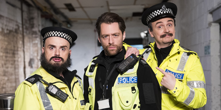 Richard Rankin in  the middle acting in comedy series 