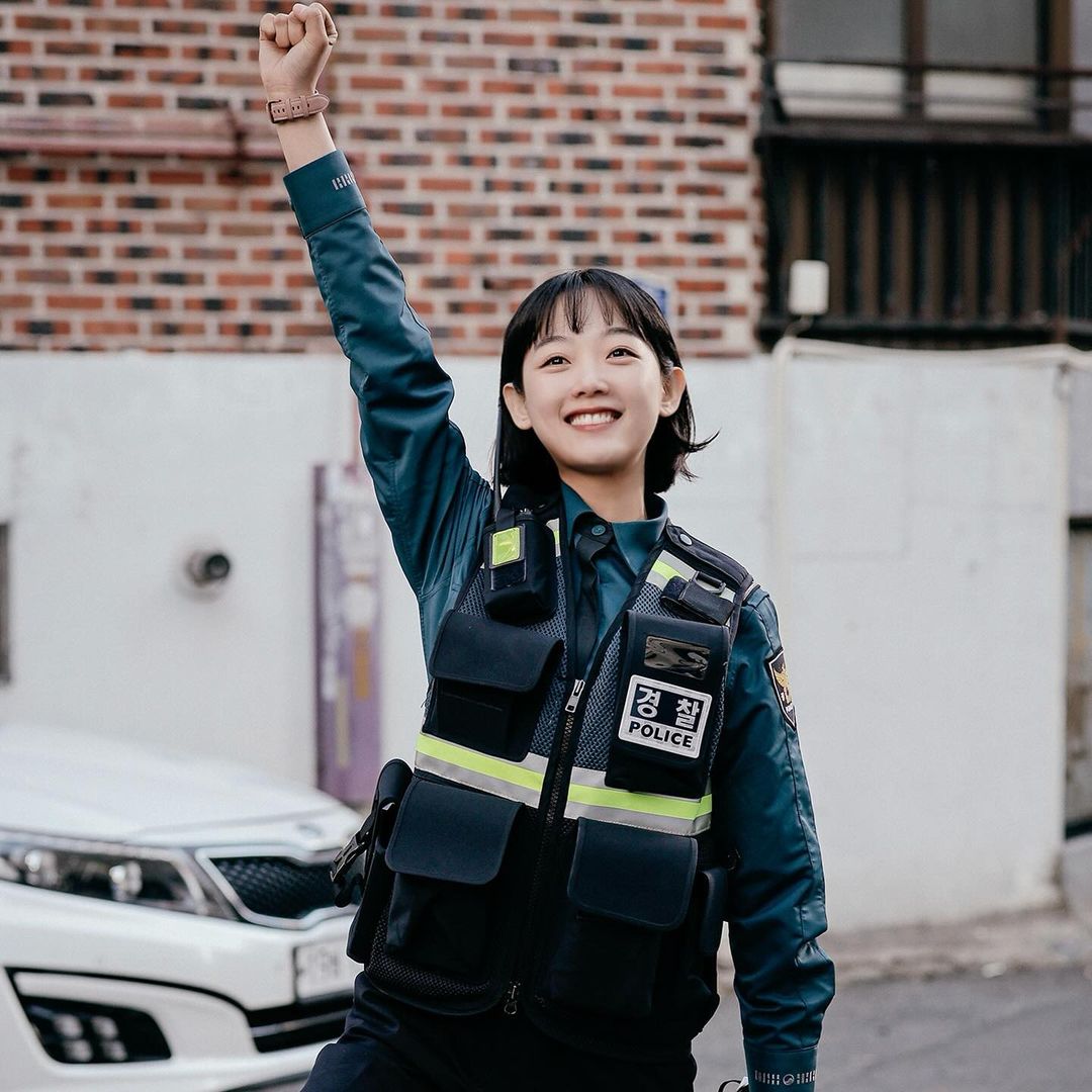 Lee Yoo mi acting as police officer