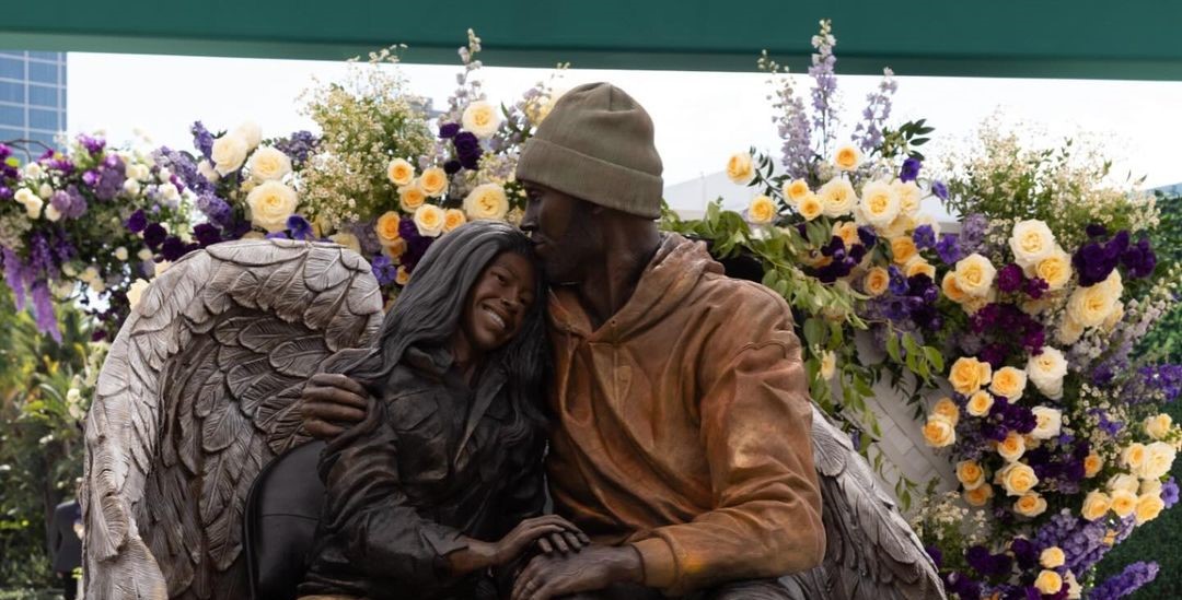 Lakers unveiled amazing statue of Kobe Bryant and Gigi in Los Angeles