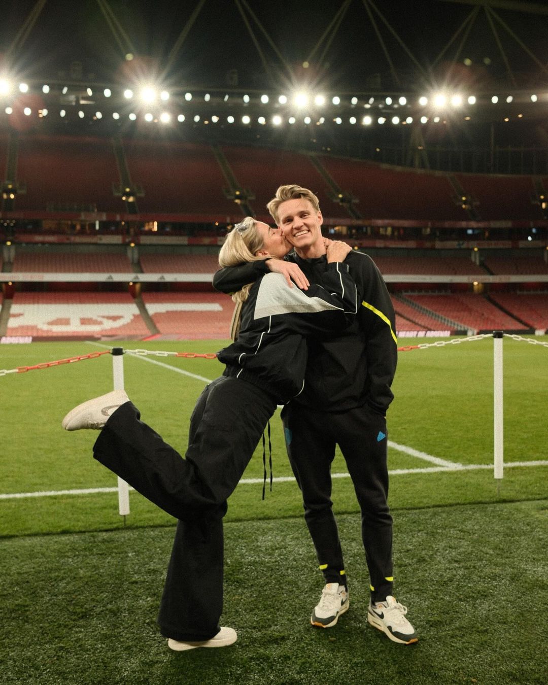 Odegaard and HelenSpilling at Emirates stadium 