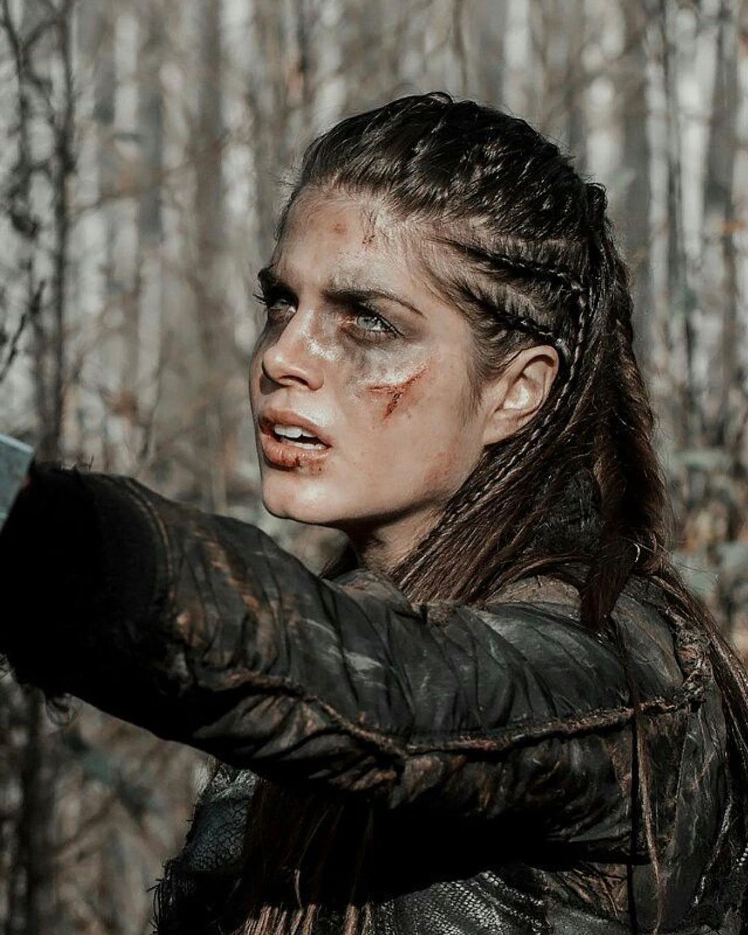 Marie  Avgeropoulos  acting as Actovia in the 100 series