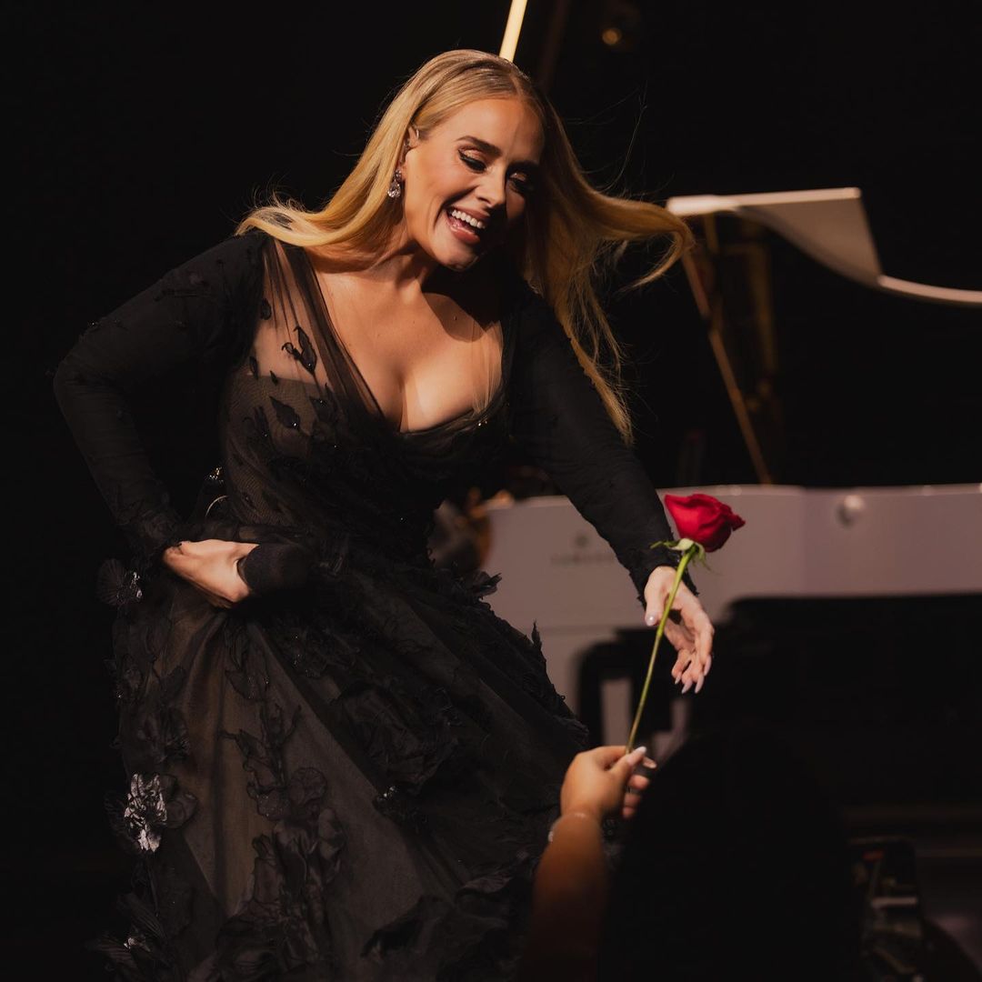 Adel gifted a rose by a fun while performing 