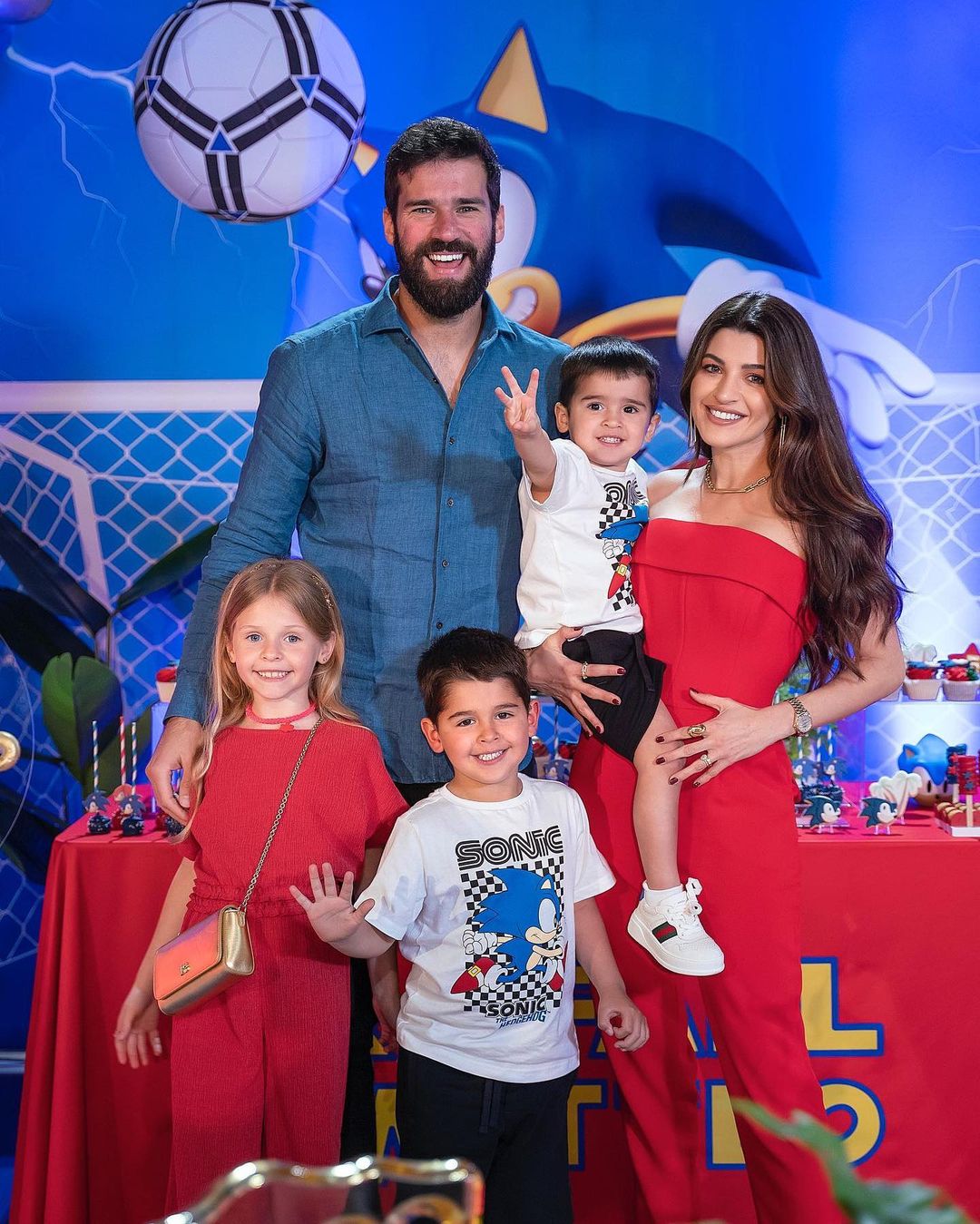 Alisson Becker with his wife and children