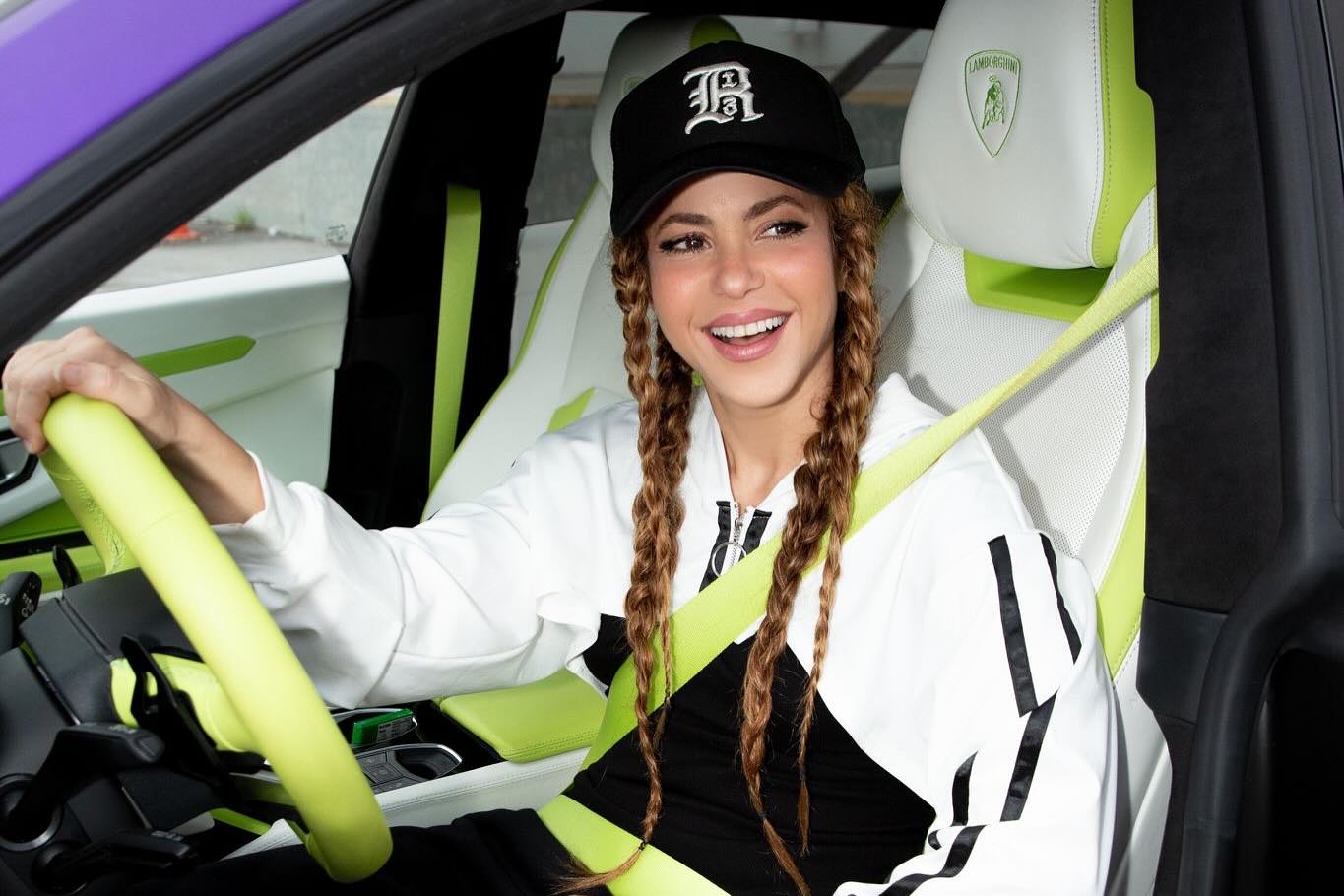 Hips don't lie singer Shakira to Gift a lucky fun her car