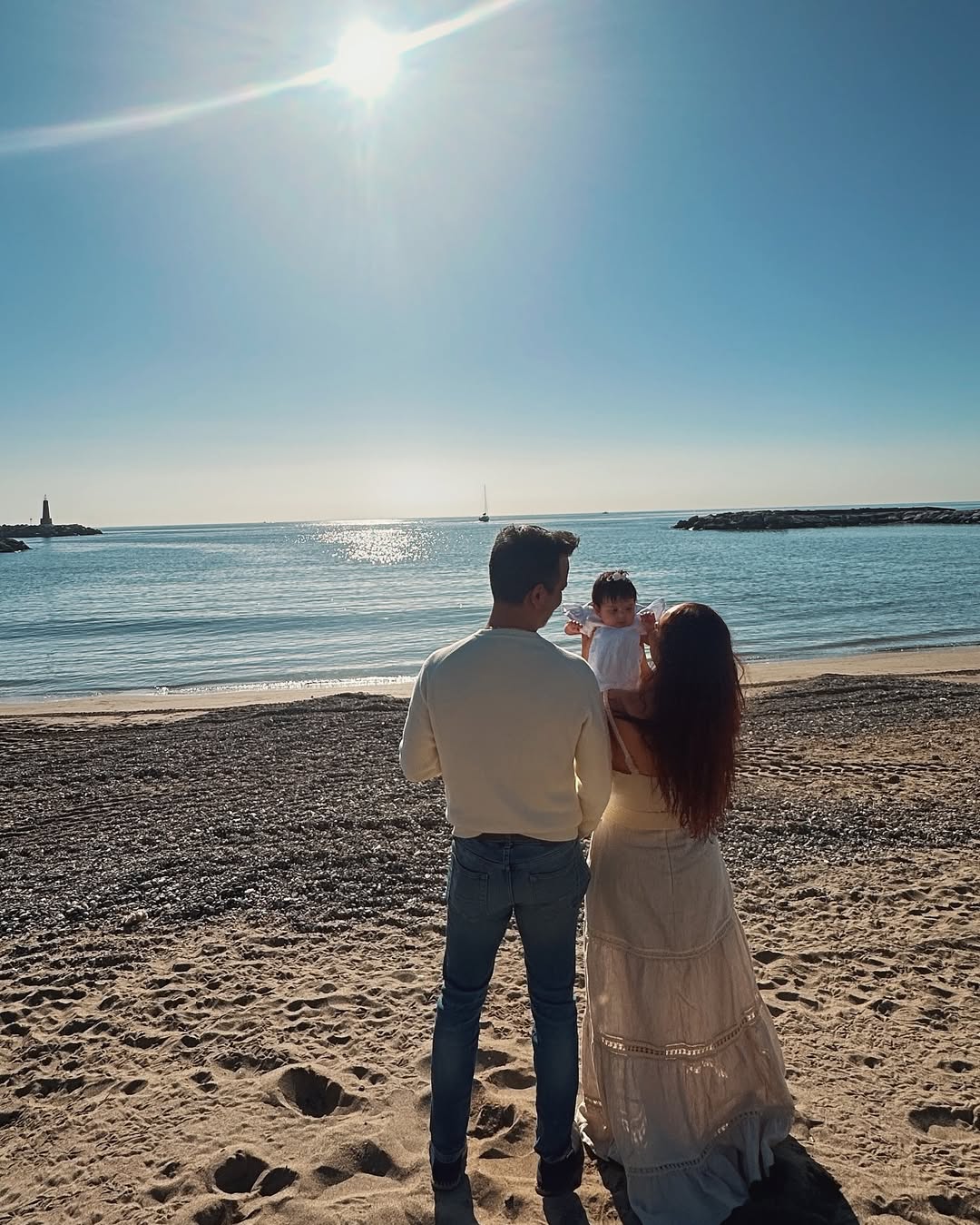 Ana Luciia Dominguez, her husband Jorge Cardenas and their 3 months old daughter at the beach