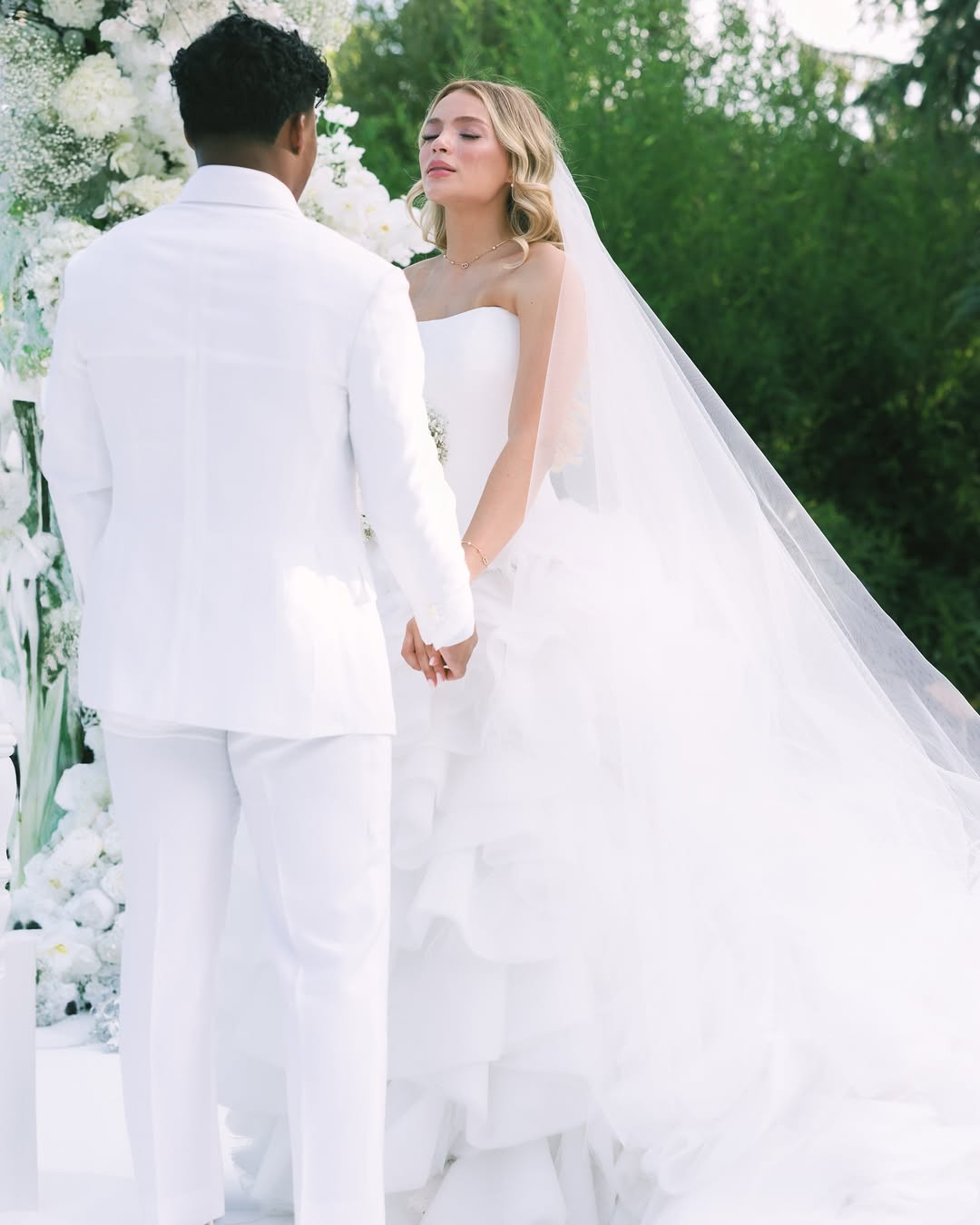 Prodigy Endrick and Gabriely Miranda's wedding gallery