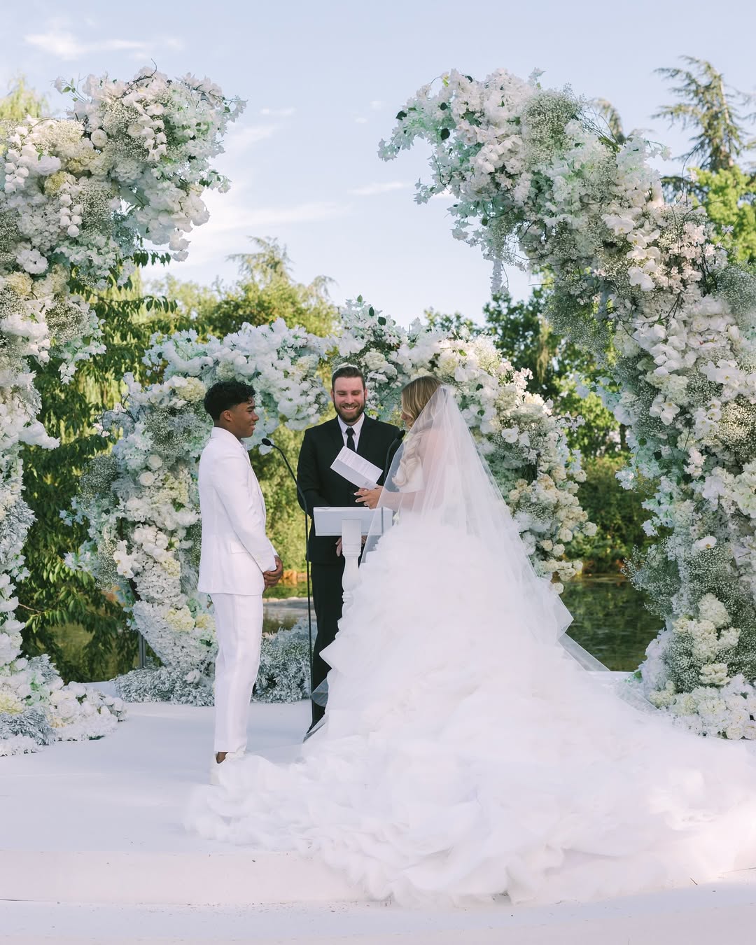 Prodigy Endrick and Gabriely Miranda's wedding