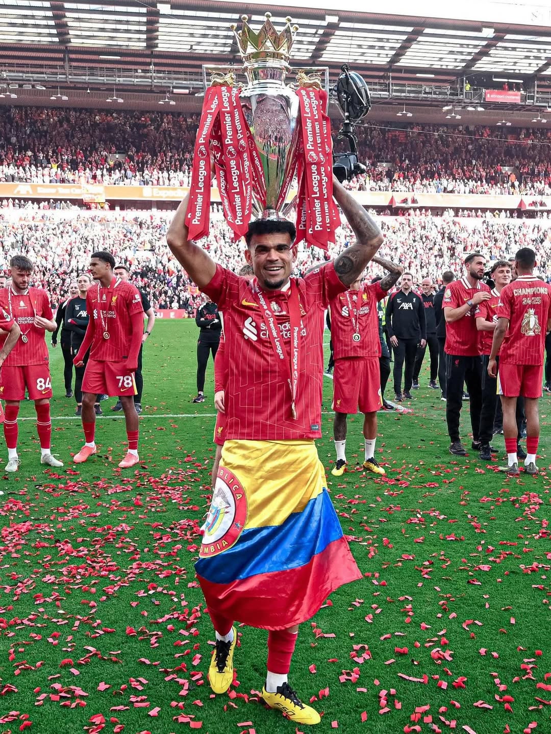 Diaz celebrating Liverpool's win as PREMIER LEAGUE CHAMPIONS in may